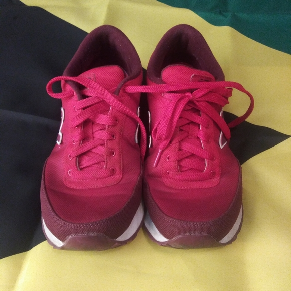 New Balance Shoes - Burgundy/Red Sneakers